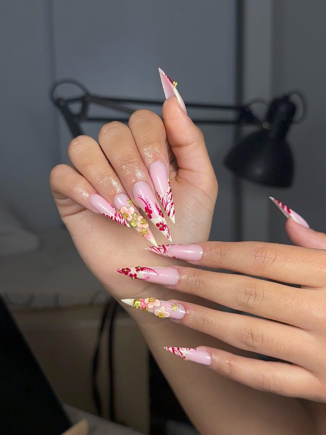 Nail art été coloré — motifs fruités et floraux